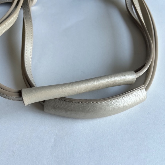 Neiman Marcus Beige Perle Leather Large Shoulder Bag - Picture 9 of 16